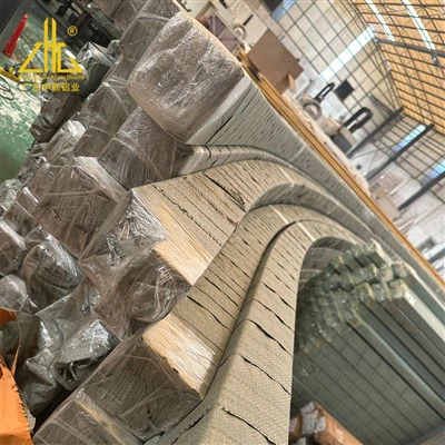 Tubes à profils incurvés en aluminium CNC