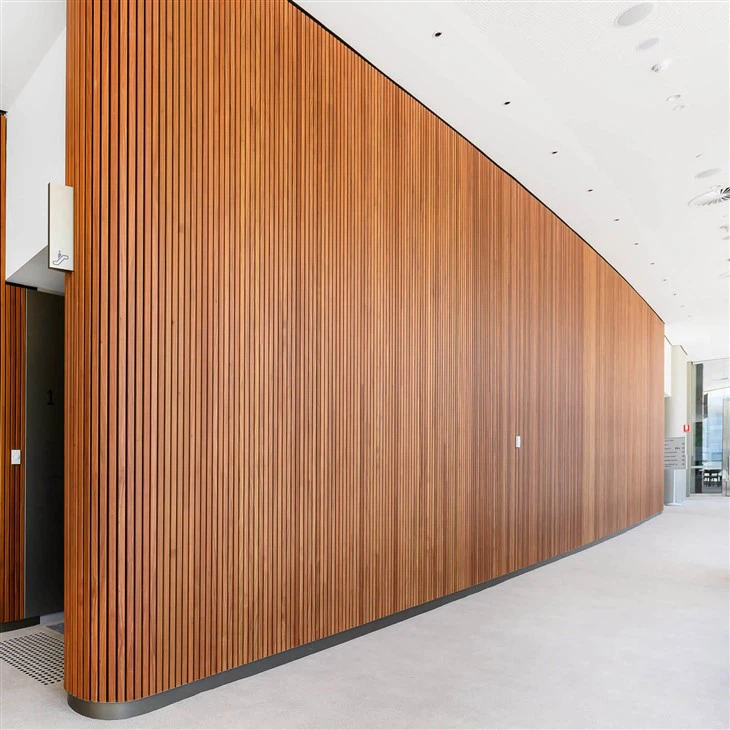 Revêtement en aluminium aspect bois